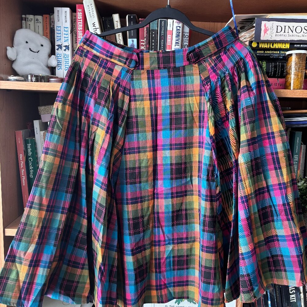 NWT Voodoo Vixen Size UK 12/ US 8 Multicolour Plaid Skirt with Waist Button Deta